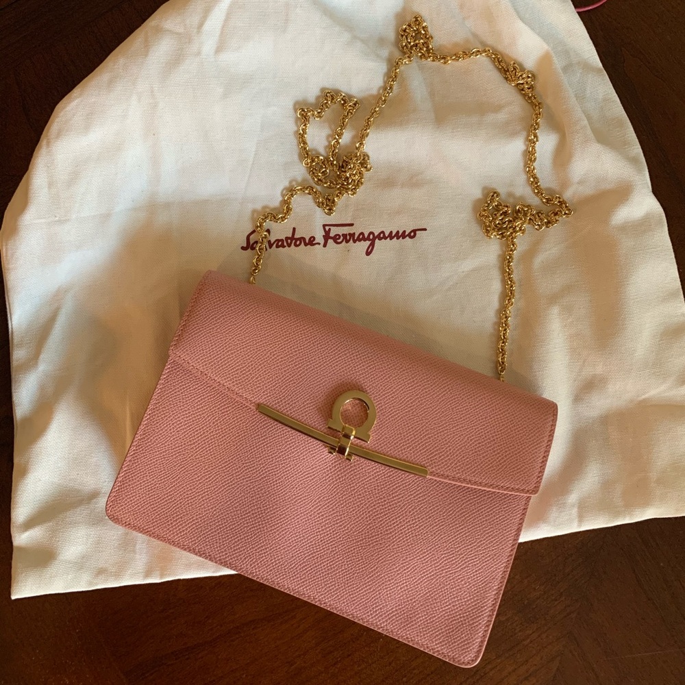BRAND NEW Pink Ferragamo Gancini Minibag